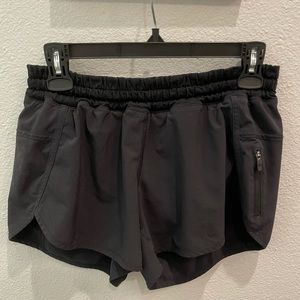 Lululemon tracker short 4” size 6
